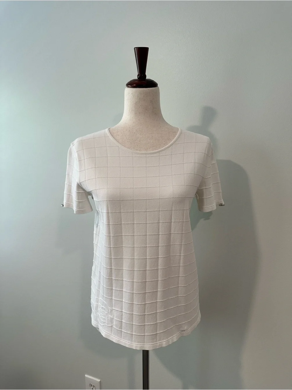 CHANEL Classic White Grid-Texture Short Sleeve Top